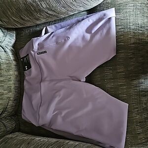 Ladies Under Armour leggings purple.